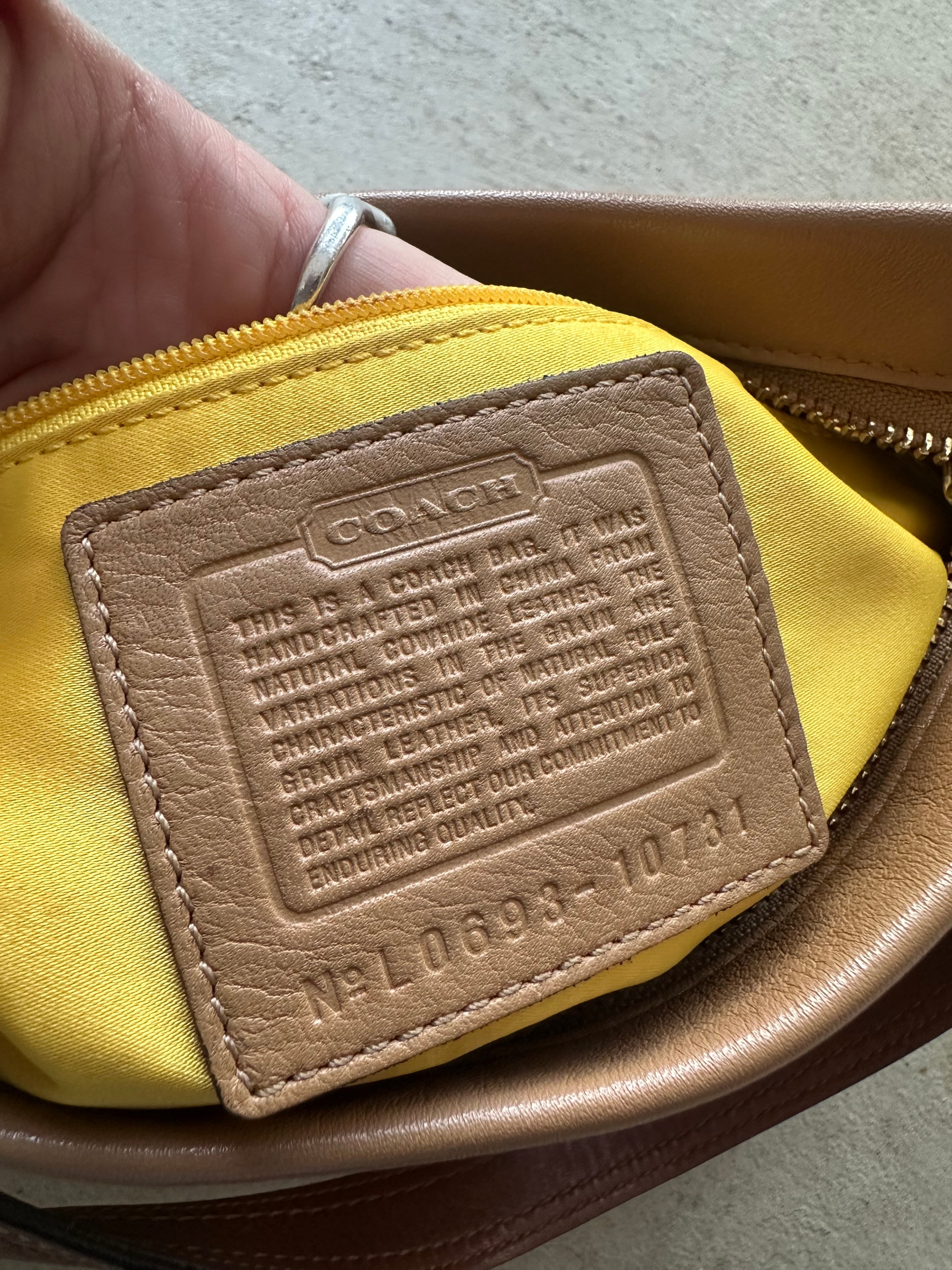 vintage y2k coach leather shoulder bag