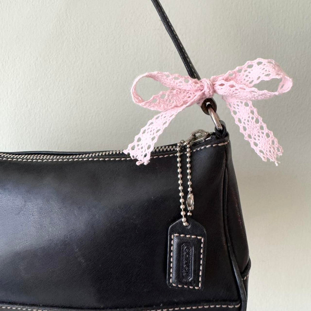 Vintage Y2K Coach Demi baguette in black leather!