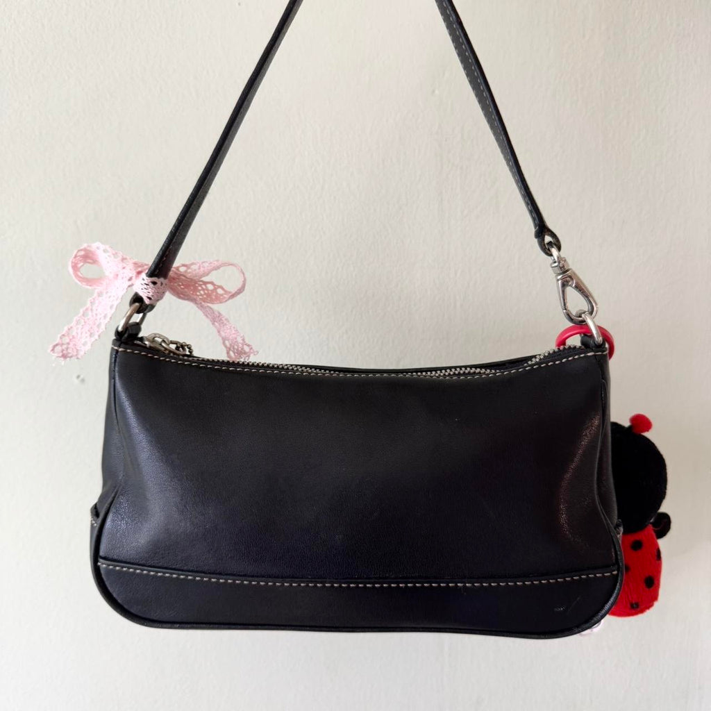 Vintage Y2K Coach Demi baguette in black leather!