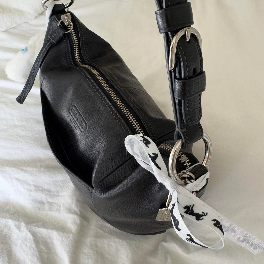 Vintage 90s Coach black leather hobo bag!
