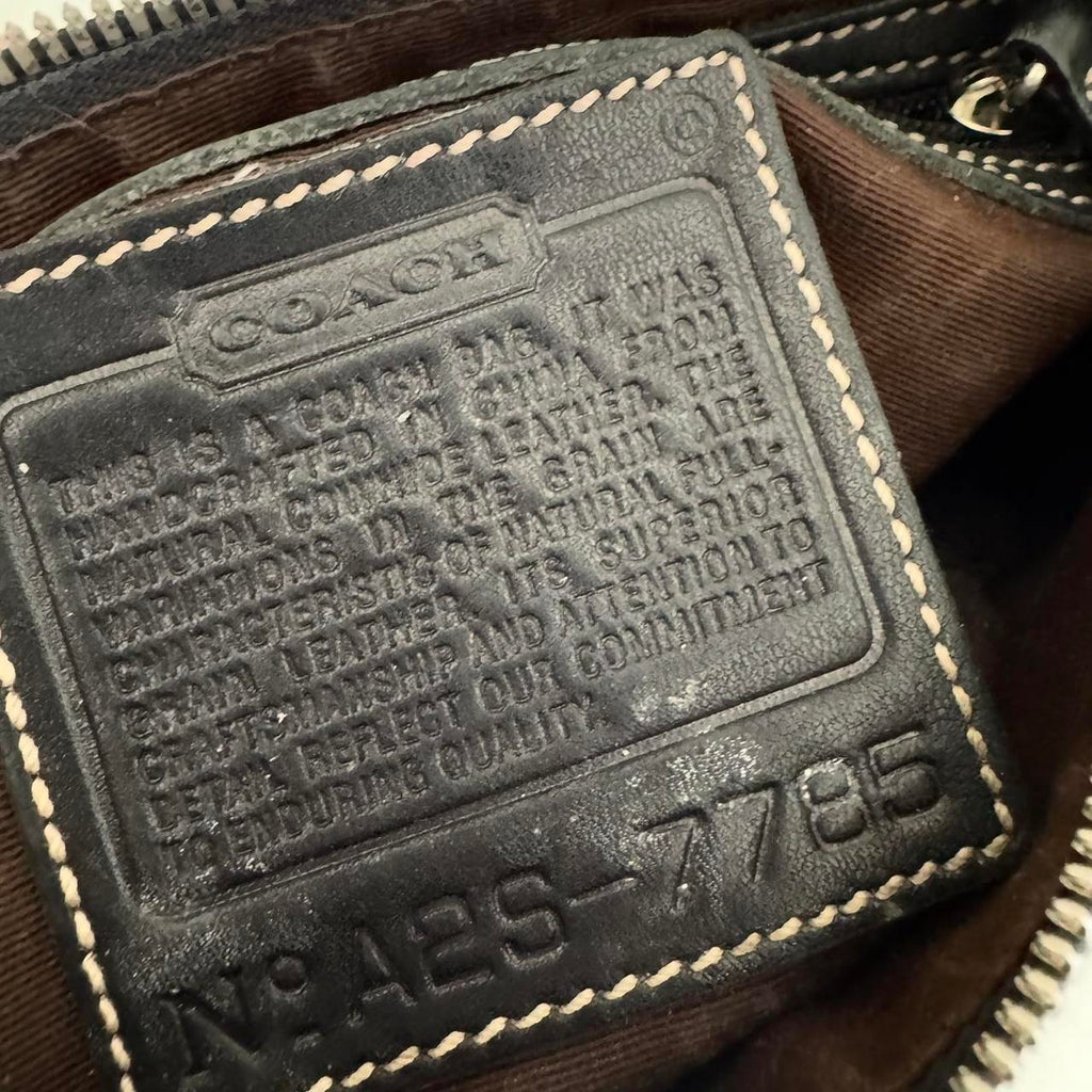 Vintage Y2K Coach Demi baguette in black leather!